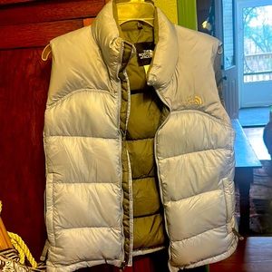 Size large women’s north face vest